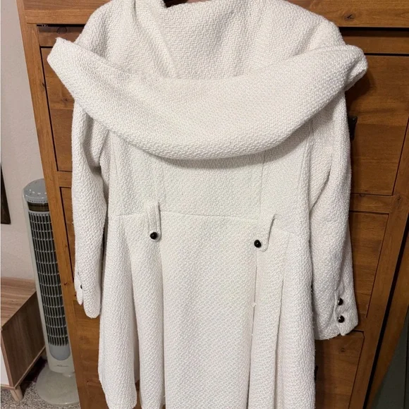 Steve Madden Cream Textured Trench Coat - Picture 3 of 6